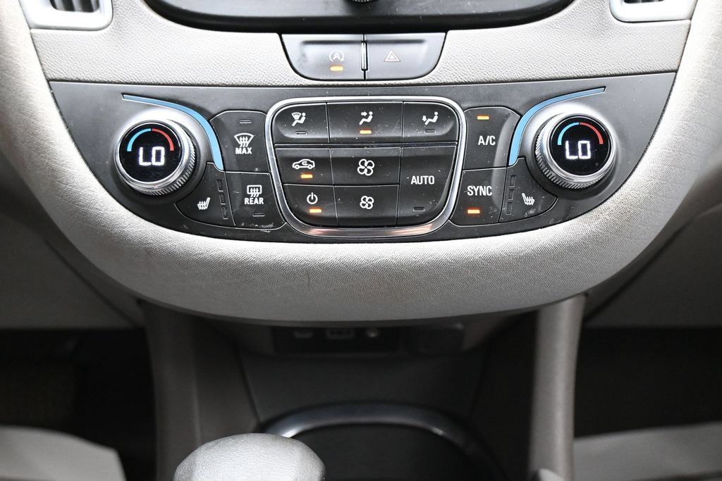 Used 2023 Chevrolet Malibu LT FWD image 18