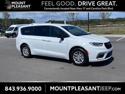 New 2026 Chrysler Pacifica Select