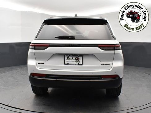 Used 2023 Jeep Grand Cherokee Limited w/ Luxury Tech Group II image 5