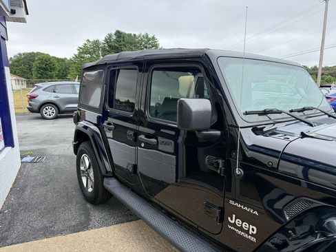 Used 2020 Jeep Wrangler Unlimited Sahara w/ Safety Group AWD/4WD image 6