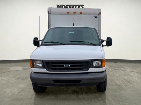 Used 2005 Ford E-350 and Econoline 350 Super Duty image 8