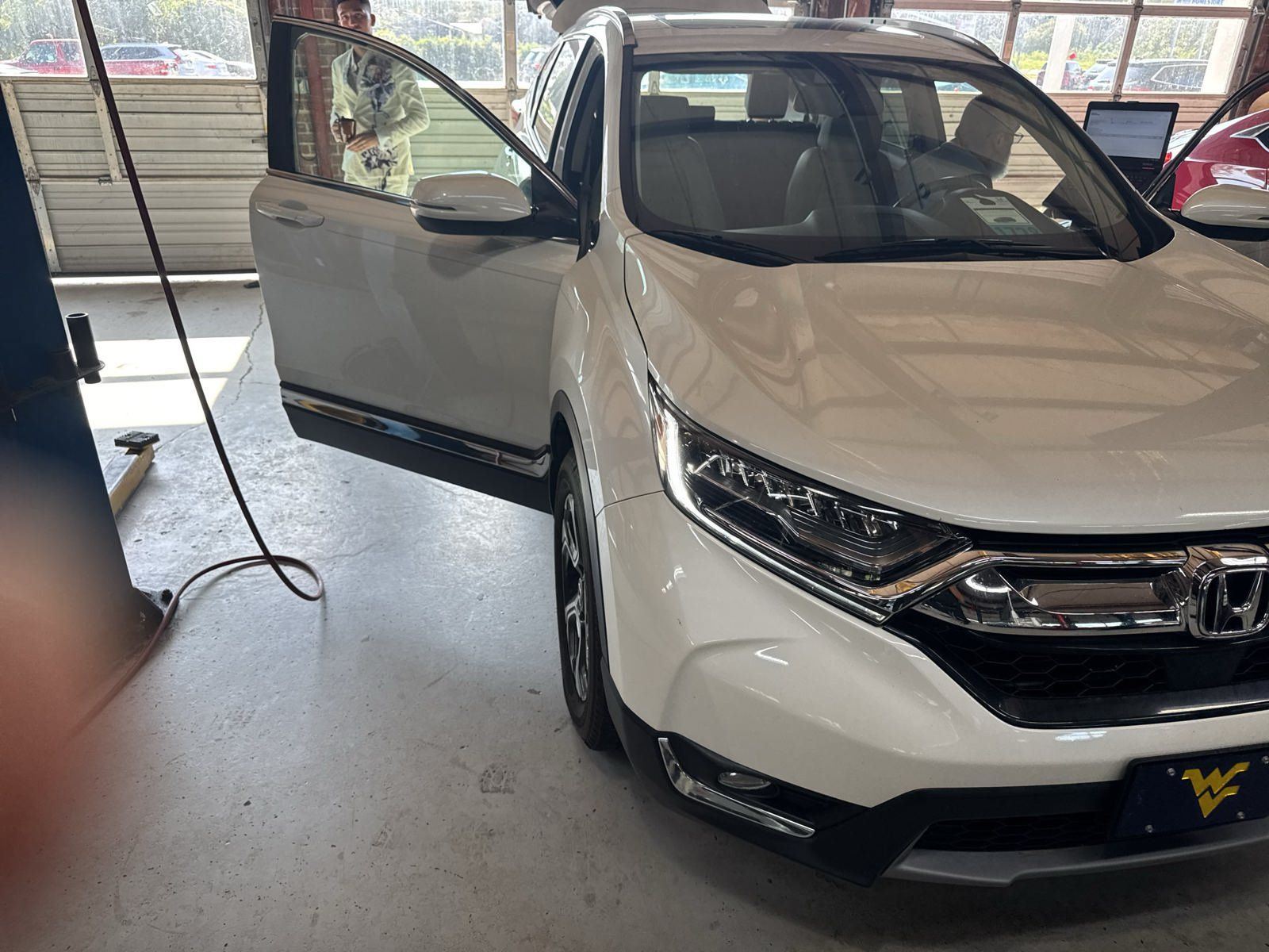 Used 2018 Honda CR-V Touring image 4