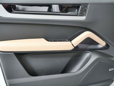 New 2026 Porsche Cayenne Coupe AWD/4WD image 6