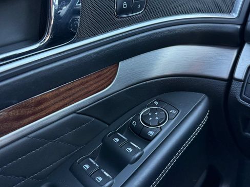 Used 2018 Ford Explorer Platinum AWD/4WD image 27