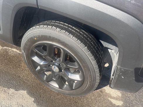 Used 2018 Jeep Renegade Latitude image 6