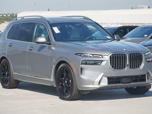 Used 2026 BMW X7 xDrive40i w/ Premium Package AWD/4WD image 3