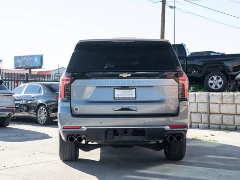 Used 2025 Chevrolet Suburban Premier AWD/4WD image 6