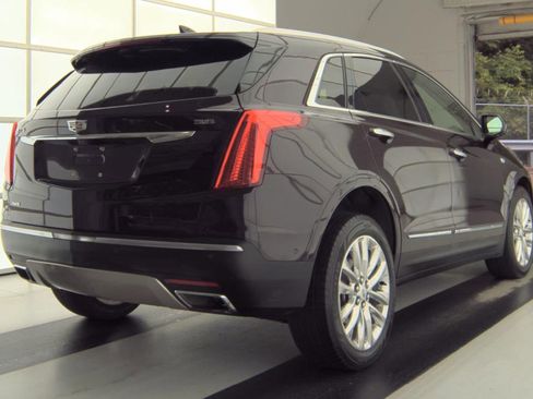 Used 2017 Cadillac XT5 Platinum w/ Driver Assist Package AWD/4WD image 4