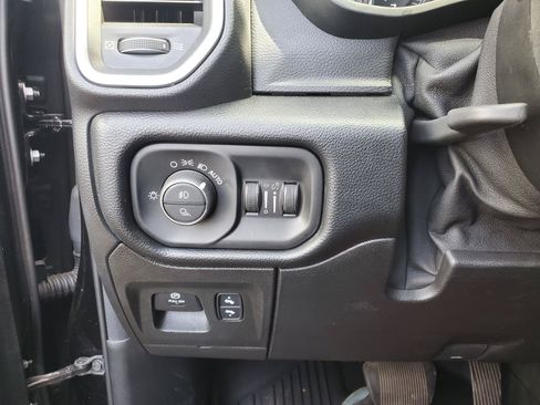 Used 2019 RAM 1500 Laramie AWD/4WD image 31