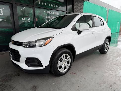Used 2017 Chevrolet Trax LS image 1