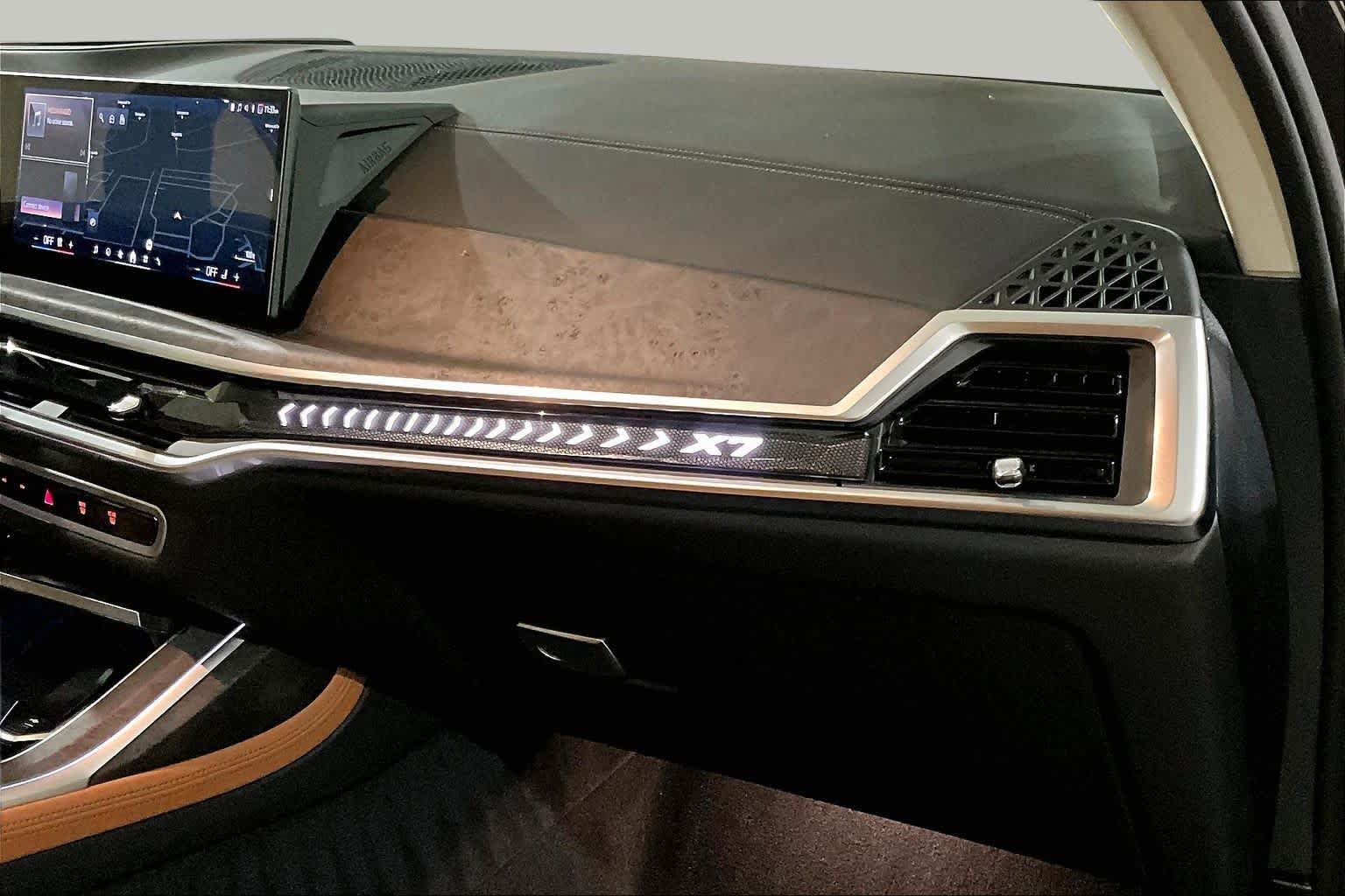 Used 2025 BMW X7 xDrive40i w/ Premium Package AWD/4WD image 18