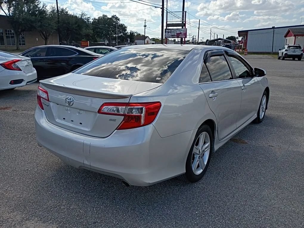 Used 2014 Toyota Camry SE FWD image 5