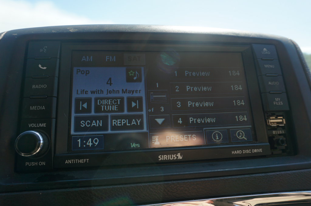 Used 2012 Chrysler Town & Country Touring w/ Entertainment Group #1 FWD image 9