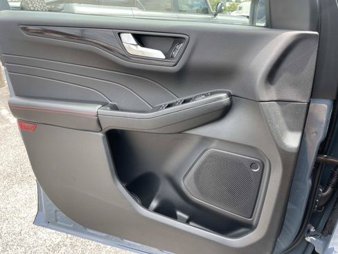 Used 2025 Ford Escape ST-Line w/ Tech Pack #1 FWD image 16