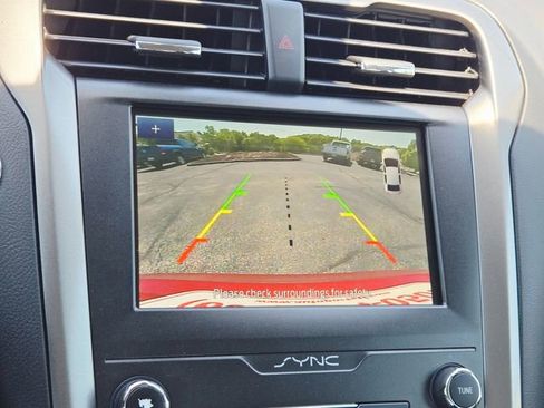 Used 2020 Ford Fusion SE FWD image 25