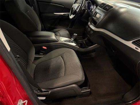 Used 2020 Dodge Journey SE w/ SE Popular Equipment Group image 15
