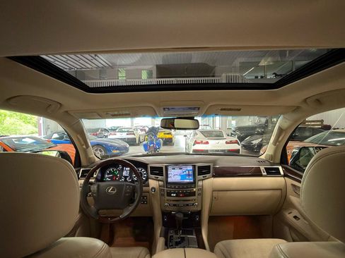 Used 2013 Lexus LX 570 4WD image 35