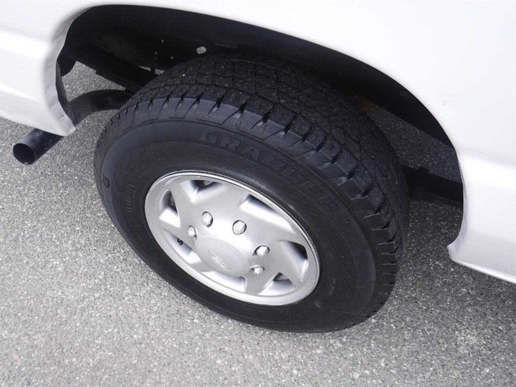 Used 2012 Ford E-250 and Econoline 250 Extended RWD image 4