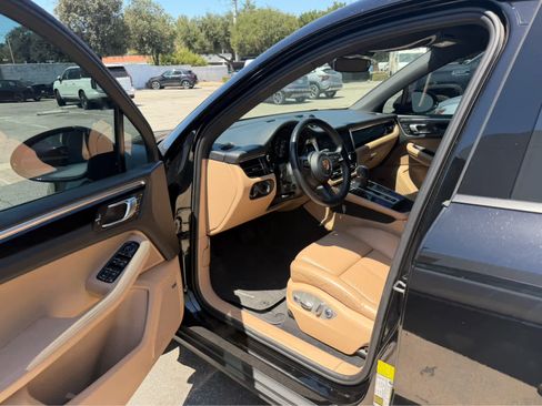 Used 2023 Porsche Macan AWD/4WD image 5