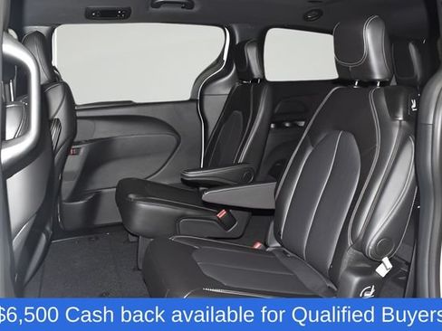 New 2026 Chrysler Pacifica Select FWD image 28