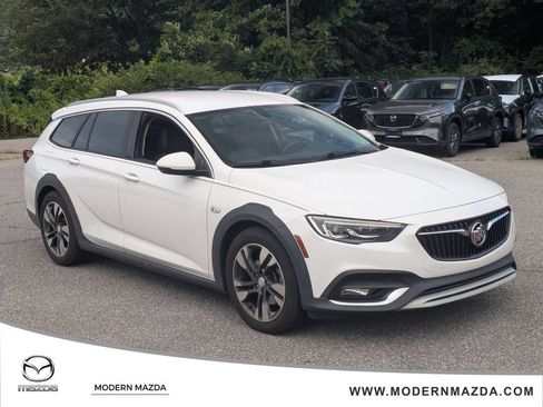 Used 2018 Buick Regal Essence w/ Driver Confidence Package #1 AWD/4WD image 1