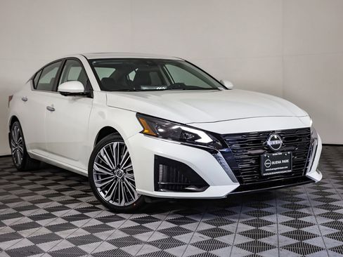 New 2025 Nissan Altima 2.5 SL image 1