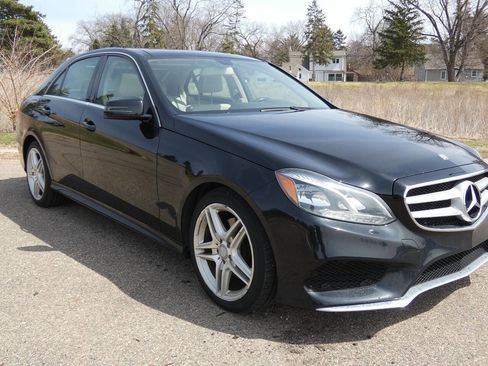 Used 2014 Mercedes-Benz E 350 4MATIC Sedan image 2