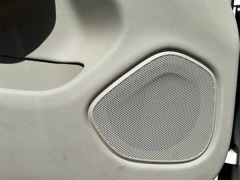 Used 2022 Volvo XC60 B5 Momentum image 20