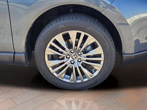 Used 2021 Toyota Venza XLE w/ Softex Package image 6