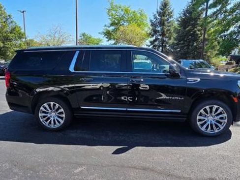 Used 2023 GMC Yukon XL Denali w/ Denali Reserve Package AWD/4WD image 7