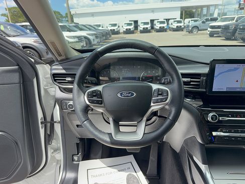 Certified 2022 Ford Explorer Limited w/ Hybrid Equipment Group 310A AWD/4WD image 34