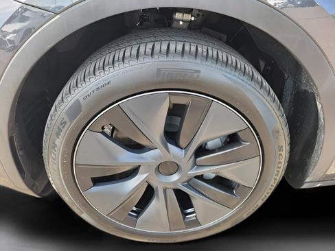 Used 2024 Tesla Model Y Long Range image 19