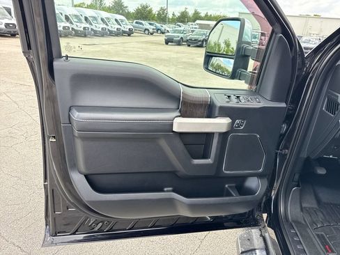 Used 2020 Ford F250 Lariat w/ Lariat Ultimate Package AWD/4WD image 12
