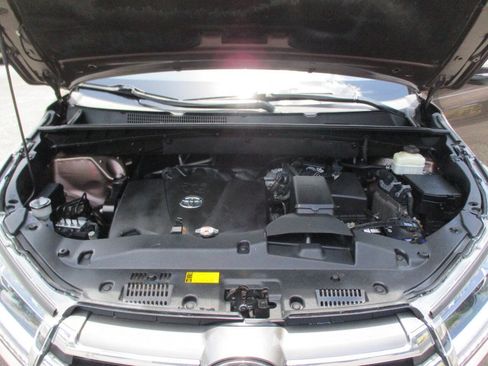 Used 2018 Toyota Highlander Limited FWD image 41