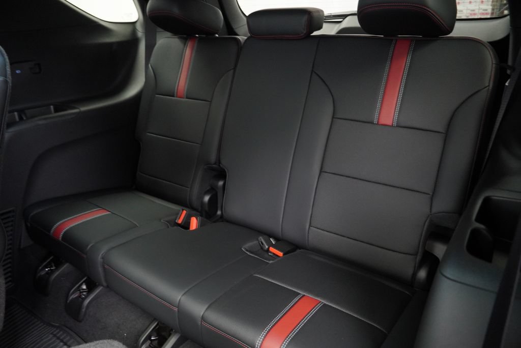 New 2027 Chevrolet Traverse RS w/ LPO, Floor Liner Package AWD/4WD image 13