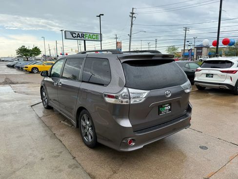 Used 2017 Toyota Sienna SE FWD image 8
