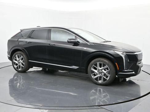 New 2025 Cadillac Optiq Luxury 2 w/ LPO, Floor Liner Package image 7