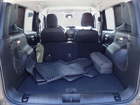 Used 2017 Jeep Renegade Trailhawk AWD/4WD image 8