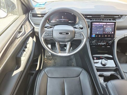 Used 2025 Jeep Grand Cherokee L Limited w/ Luxury Tech Group II AWD/4WD image 11