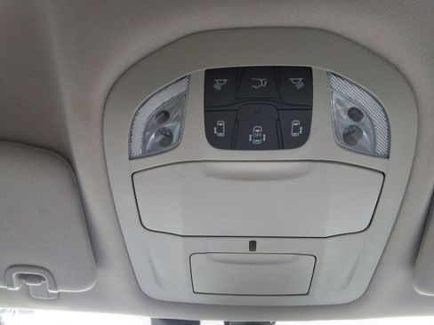 Used 2022 Chrysler Pacifica Touring-L image 19