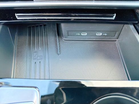 Used 2025 Volkswagen Atlas Cross Sport SE image 29