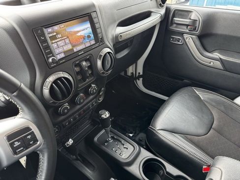 Used 2018 Jeep Wrangler Unlimited Sport image 13