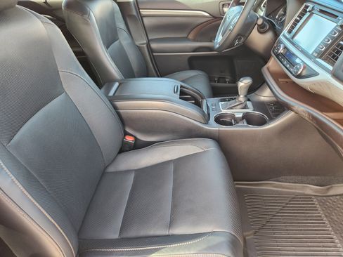 Used 2018 Toyota Highlander Limited image 14
