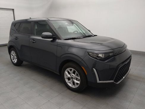 Used 2025 Kia Soul LX image 11