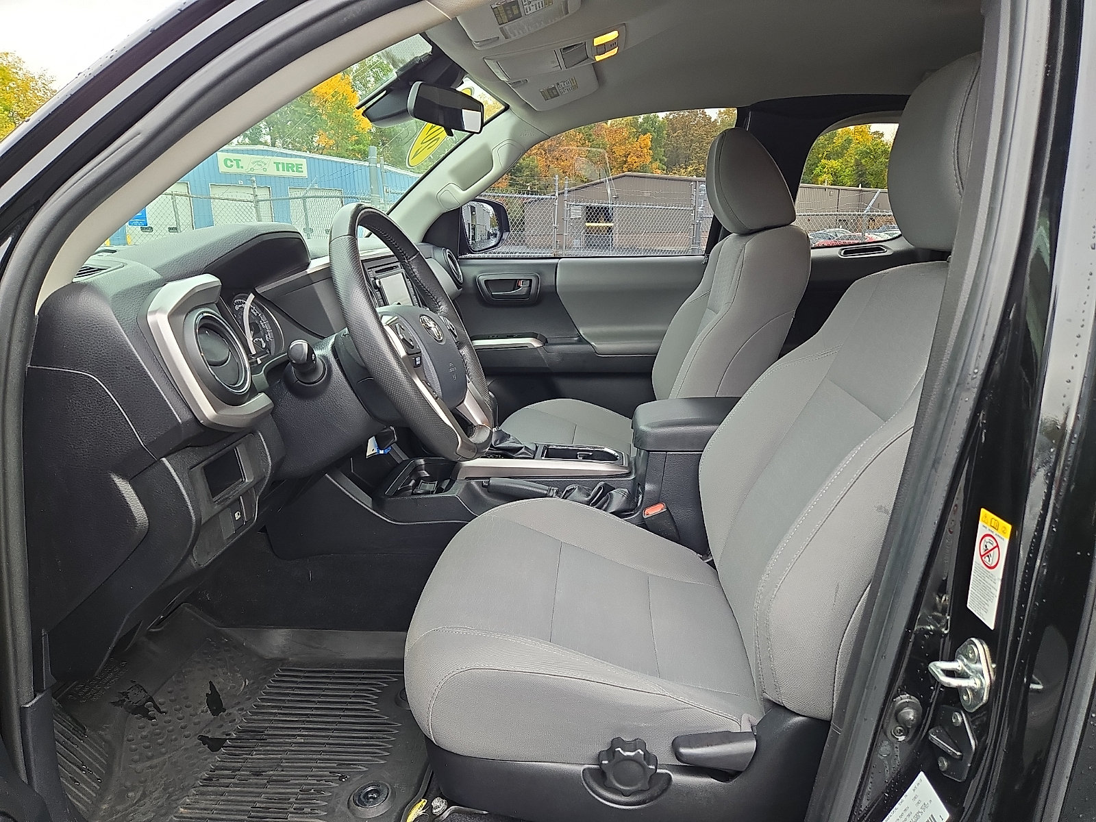 Used 2018 Toyota Tacoma SR5 w/ SR5 Appearance Package (SM) AWD/4WD image 13