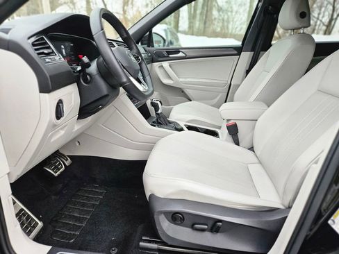 Used 2022 Volkswagen Tiguan SE R-Line image 18