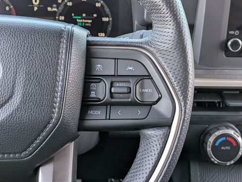 Used 2024 Toyota Tacoma TRD Sport AWD/4WD image 28