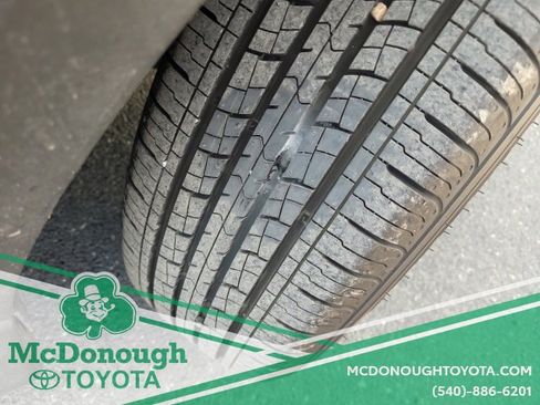 Used 2017 Toyota RAV4 LE image 10