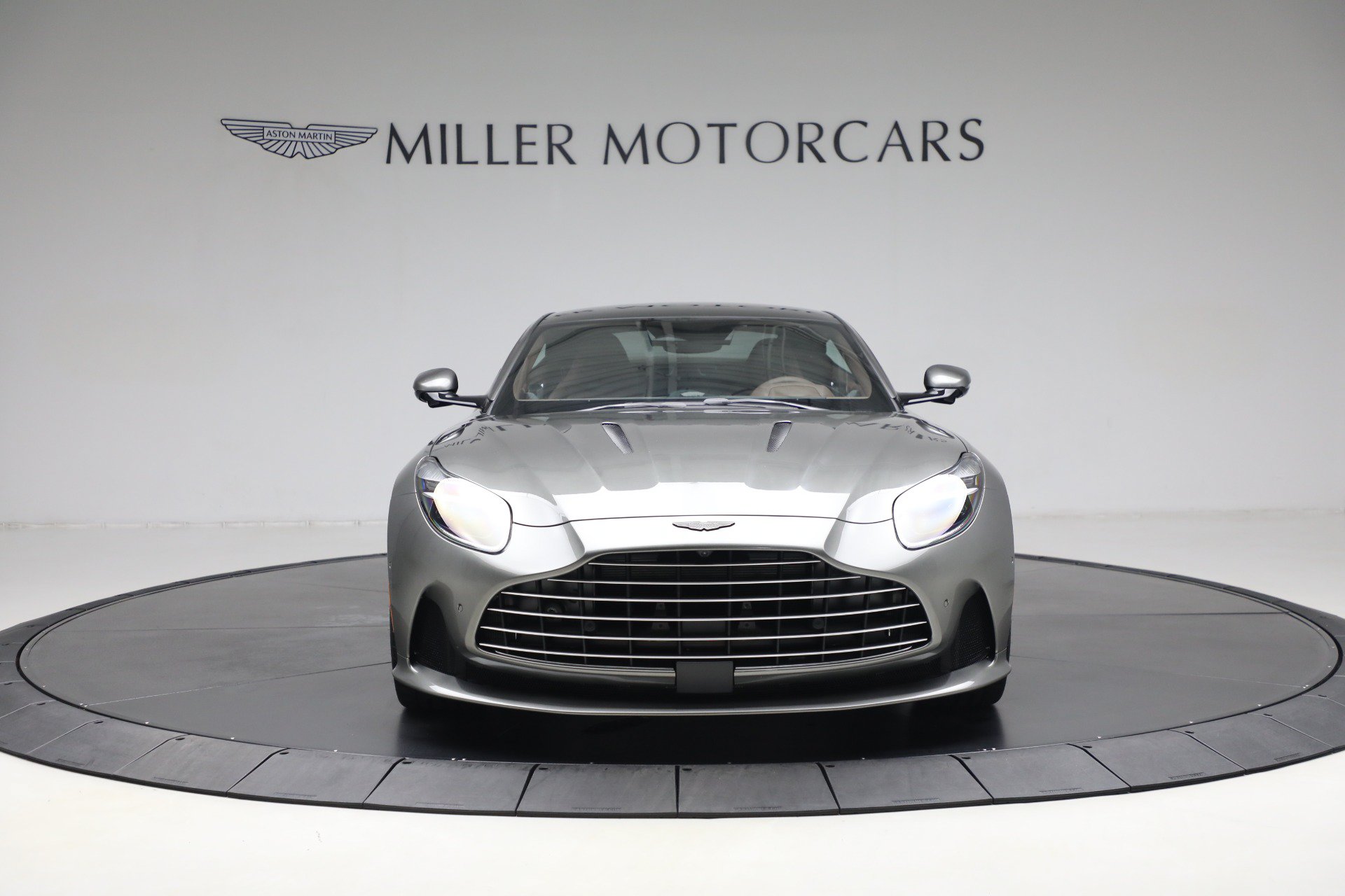 Used 2025 Aston Martin DB12 Coupe RWD image 11