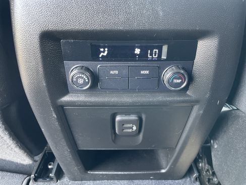 Used 2022 Chevrolet Traverse LT AWD/4WD image 18